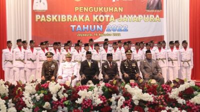 Pj Wali Kota Frans Pekey Kukuhkan Anggota Paskibra Teraspapua