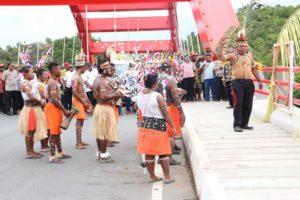 Ritual Adat dan Doa Syukur Menyusul Pengoperasian Jembatan Youtefa