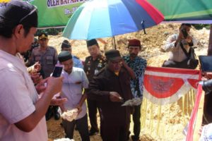 Bupati Supiori Letakan Batu Pertama Pembangunan Masjid An-Nur Polres