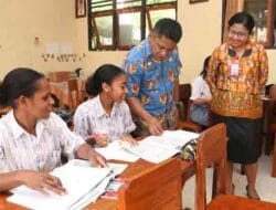 Kadis Pendidikan Christian Sohilait Lakukan Kunjungan Ke SMA Gabungan Jayapura