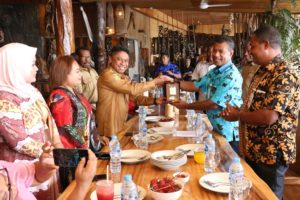 Pertemuan Dengan Bank Papua, Christian Sohilait Minta Eksekusi Gaji Guru Di Tanggal Awal