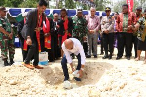 Wali Kota Letakan  Batu Pertama Pembangunan Kantor Klasis GPI Papua Jayapura Nabire