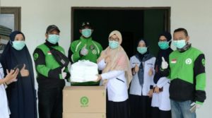 Driver Gojek Buat Kejutan Untuk Tenaga Medis Covid – 19 di Makassar