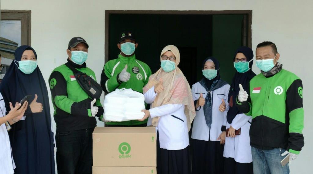 Driver Gojek Buat Kejutan Untuk Tenaga Medis Covid – 19 di Makassar