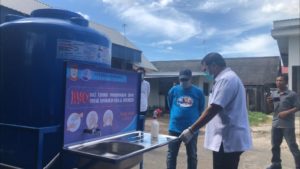 Pj Wali Kota Makassar, Iqbal Suhaeb Keliling Pasang Wastafel Portable di Ruang Publik