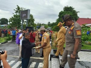 Massa Biak Barat Dan Swandiwe Demo Dukung Bupati Herry Ario Naap