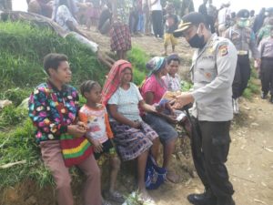 Cegah Covid-19, TNI-Polri,Pemda dan Relawan Bagikan Masker Gratis kepada Warga
