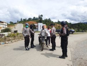 Patroli Dialogis Cegah Covid-19, KBO Samapta Tekankan Masyarakat Gunakan Masker