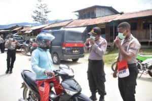 Polres Lanny Jaya Sosialisasi  Pentingnya Menggunakan Masker