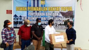 DPR Papua Kirim APD untuk RSUD Wamena dan Serui