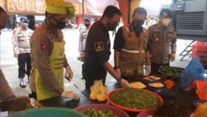 Pj Wali Kota Makassar Tinjau Dapur Lapangan Di Markas Brimob Polda Sulsel