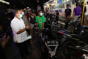 Pimpin Patroli Malam,Pj Wali Kota Makassar Bolehkan Warung Makan Buka Tapi Tidak Menyediahkan Kursi dan Meja