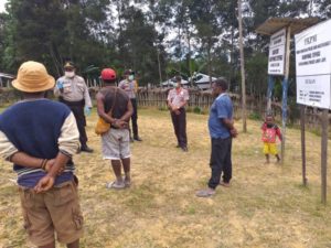 Sambangi Kampung Tepogi,Polres Lanny Jaya Himbau Bahaya Virus Corona.