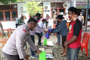 Giliran 670 KK di Kelurahan Wahno Terima  Sembako Dari Pemkot Jayapura