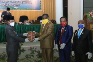 Paripurna DPRD, Wali Kota Jayapura Sampaikan LKPJ 2019 Melalui Video Conference