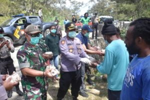 Polri-TNI di Lanny Jaya Buka Dapur Umum Untuk Masyarakat Terdampak Covid-19