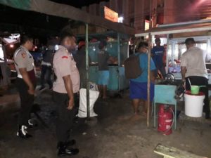 Antisipasi Penyebaran Corona, Polsek Abe Bersama Tim Gabungan Patroli Keliling Bubarkan Kerumunan Warga