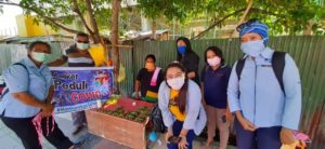 Komunitas Wartawan Biak  Bagi-Bagi  Masker Gratis Kepada Warga
