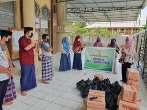 Peduli Sesama Ditengah Covid-19 Mengancam ,Pengurus Pengajian Ulil Albab Bagi Sembako