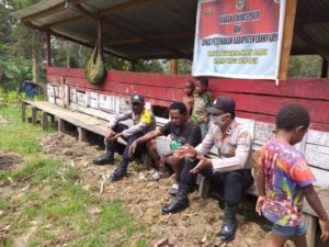 Pers Binmas Noken Polri Imbau Bahaya Covid-19 dan Kamtibmas Saat Pengecekkan Spot Ternak Binaan