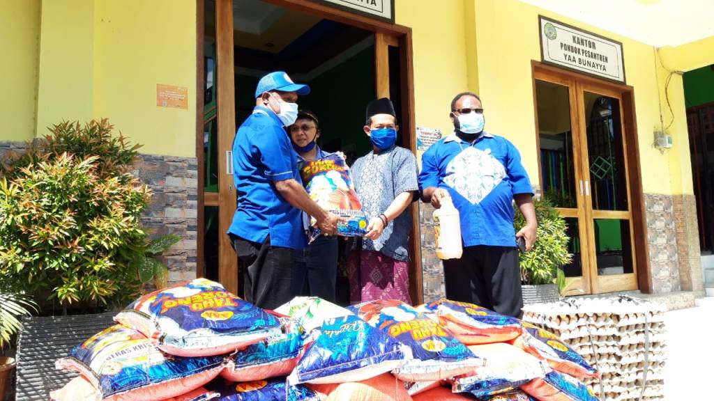 Pesantren Ya Bunaaya Kembali Dapat Bantuan Dari Fraksi Demokrat DPR Papua