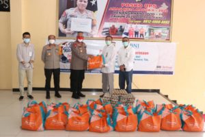 Peduli kemanusian,Bank BNI dan BRI Serahkan Bantuan Sembako di Mapolda Papua.