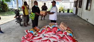 DPR Papua Berikan Bantuan Bama di Sejumlah Gereja.