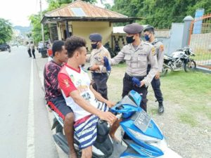 Peduli Kesehatan Warga, Sat Samapta Polresta Bagikan Masker Gratis