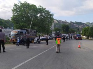 Pembatasan Aktivitas Masyarakat, Aparat Gabungan Blokade 16 Titik