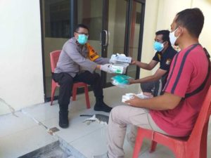 Wakapolresta Berikan APD Kepada Piket Jaga Tahanan di RS Bhayangkara
