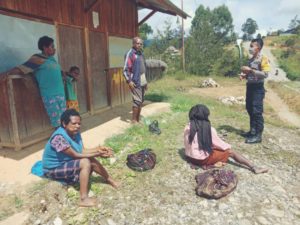 Cegah Covid-19, Bhabinkamtibmas Kampung Bonanip Lakukan Sosialisasi