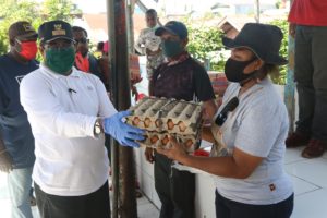 Warga Kelurahan Hamadi Terdampak Covid – 19, Terima Sembako Dari Distrik Japsel.