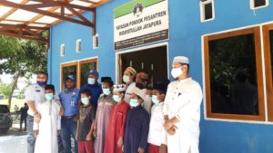 Fraksi Demokrat DPRP Bagi Bantuan Bama di Pesantren Hidayatullah