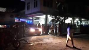 Hindari Semprotan TIM Covid-19,Warga Hamadi Terjatuh Depan Resto 10derloin.