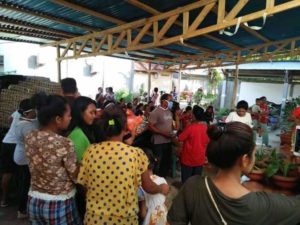 150 Paket Sembako dan 300 Masker Untuk Masyarakat Tanah Evav dari Legislator Kota Jayapura Joni Betaubun