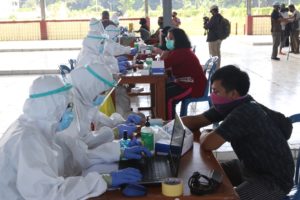 Pedagang Pasar Youtefa Ikut Rapid Test Massal
