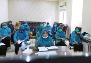 Ikuti Instruksi Presiden RI, Rossy Timur Ajak Kader PKK Makassar Landaikan Kurva Covid – 19