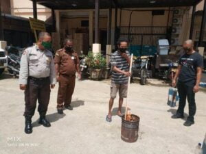 14 Pohon Ganja Kering Dimusnahkan
