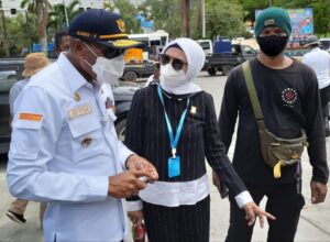 Benhur Tomi Mano : Denda Rp200 Ribu Atau Bersihkan Sampah
