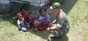 Pererat Kedekatan TNI Dan Masyarakat Danramil Silaturahmi Ke Rumah Warga