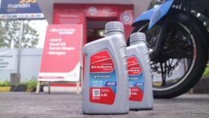 Pelumas Motor Enduro 4T Racing SAE 10W-40 Hadir Dengan Kemasan Baru 0.8 Liter