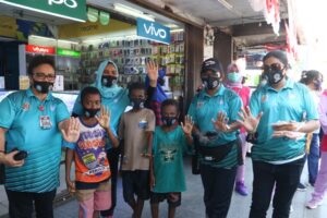 Gebrak Masker, PKK Kota Jayapura Bagikan 3.930 Pcs Kepada Masyarakat