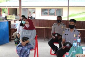 Dua Pasangan Anggota Polres Lanny Jaya Lakukan Sidang Nikah Dinas