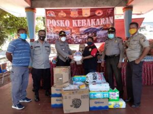 Peduli Korban Kebakaran Dok IX, Kapolsek Japut Berikan Bantuan