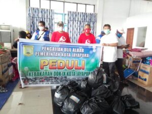Tim Pengajian Ulil Albab Pemkot Jayapura Serahkan Bantuan Kepada Korban Kebakaran