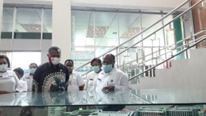 Kunjungi RSUD Jayapura, Mandenas Berikan Bantuan 1500 Rapid Test Dan 500 PCR