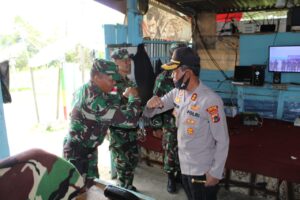 HUT TNI Ke -75, Kapolres Lanny Jaya Kunjungi Makoramil Pos Pararaider 432