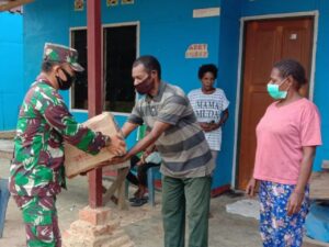 Peduli Terhadap Warga Wilayah Binaan, Koramil 1711-03/MTR Gelar Baksos