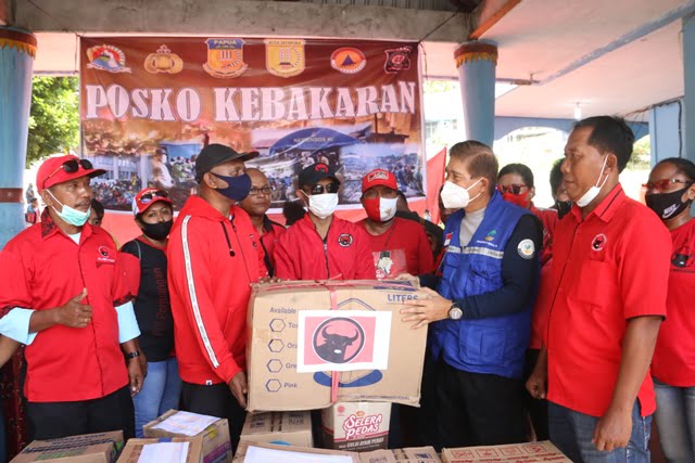 PDIP Kota Jayapura Peduli Korban Kebakaran Dok IX, Sekertaris DPC : Para Pengungsi Harus Tabah dan Jaga Kesehatan