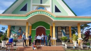 FIFGROUP Jayapura Salurkan Bantuan CSR “Bersih – Bersih Rumah Ibadah”